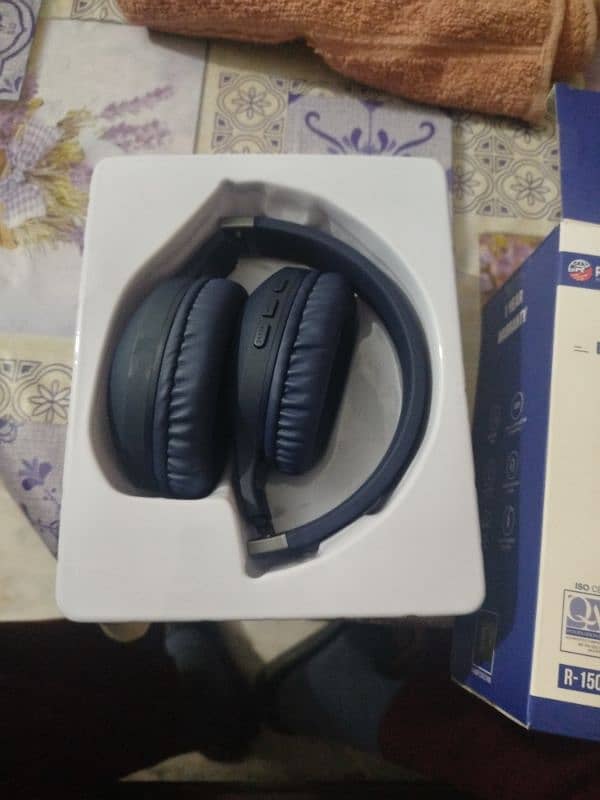 new headphones Ronin wireless with 6 months warranty 2