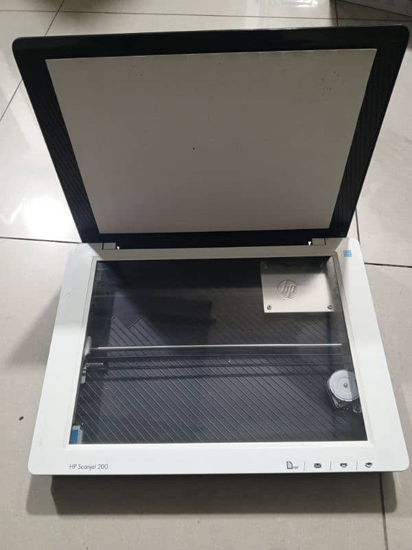 HP Scanjet 200 Flatbed Scanner 0