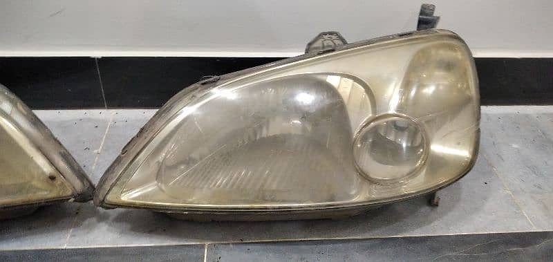 Honda civic 2002 headlight pair. 1