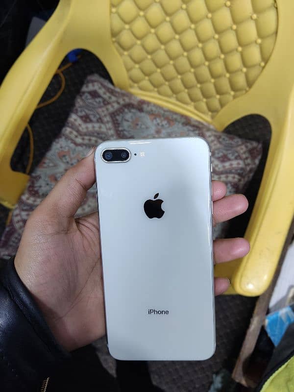 iPhone 8 Plus 3