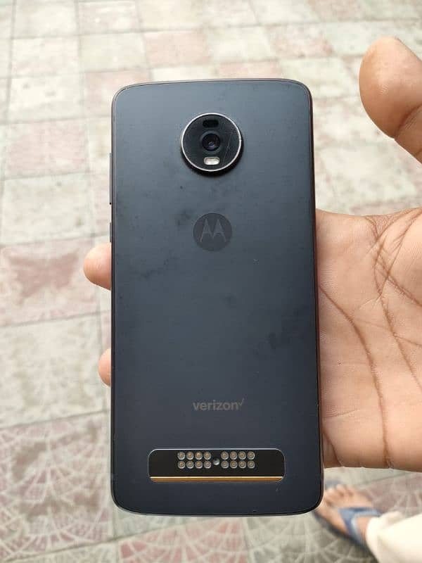 Moto Z4 1