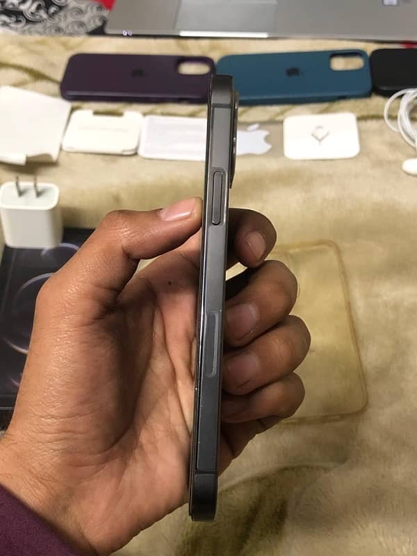 iPhone 12 Pro (Graphite, 256GB) - Mint Condition 3