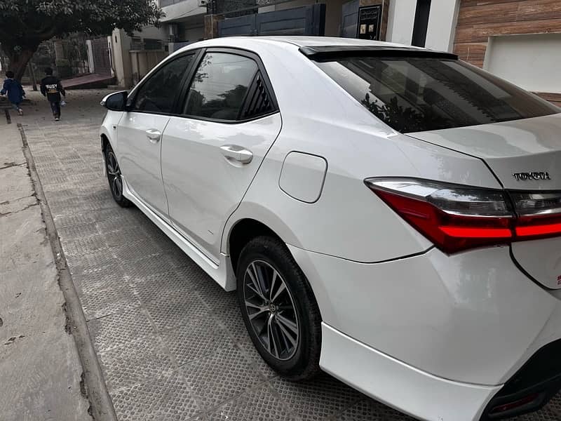 Toyota Corolla Altis 1.6 Manual 3