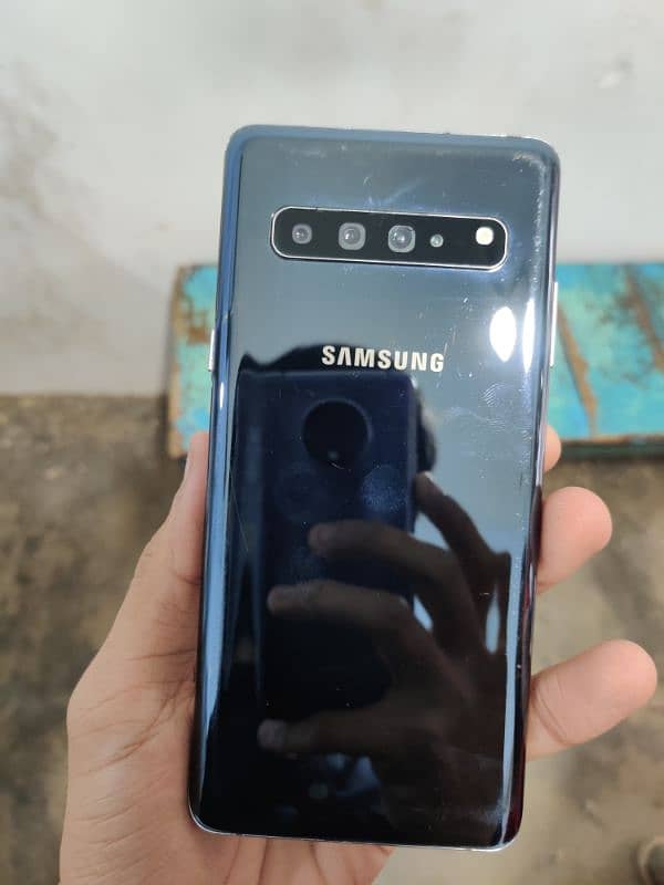 Samsung s10 Plus 5G. . . . 6