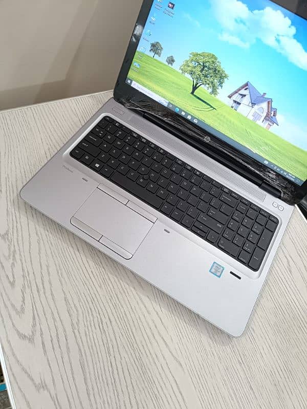 Hp probook 650 g2 core i5 6th gen 2gb Amd Radeon 6