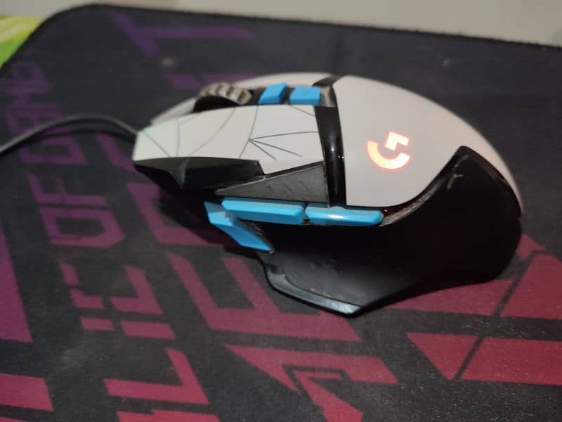 Logitech G502 KDA(League Of Llegends) special edition. 1