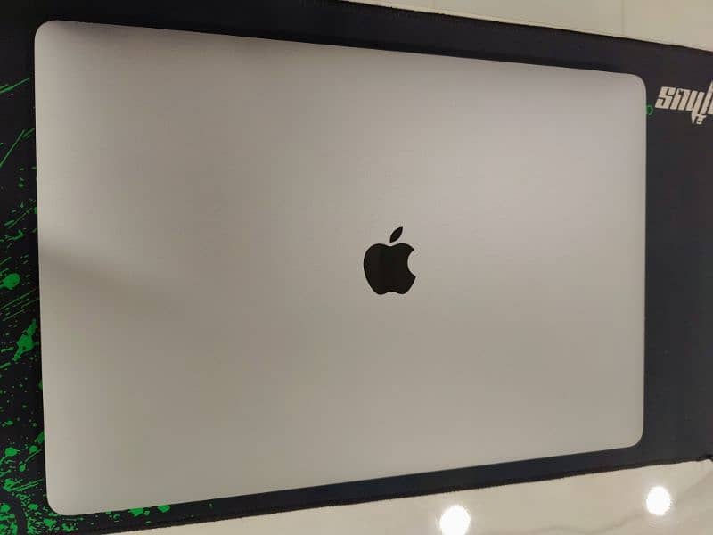 MacBook Pro 16" 2019 i9 32/1TB 4GB Card 1