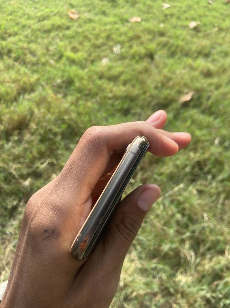 Apple iPhone XS 6