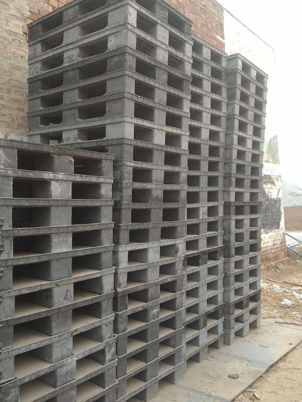 plastic pallets 3