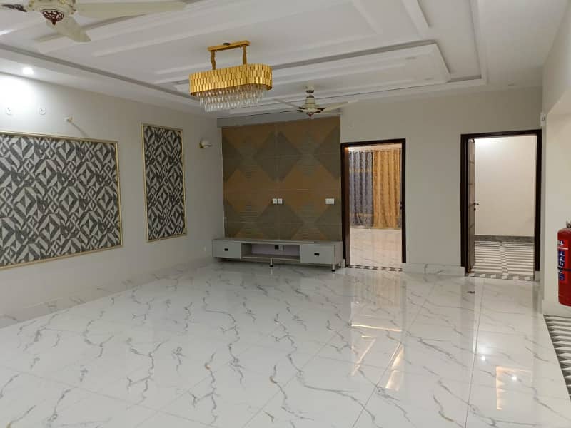 10 Marla Brand New Luxury First Entry Upper Portion Lower Locked For Rent In Bahria Town Lahore 0