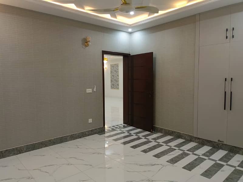 10 Marla Brand New Luxury First Entry Upper Portion Lower Locked For Rent In Bahria Town Lahore 2