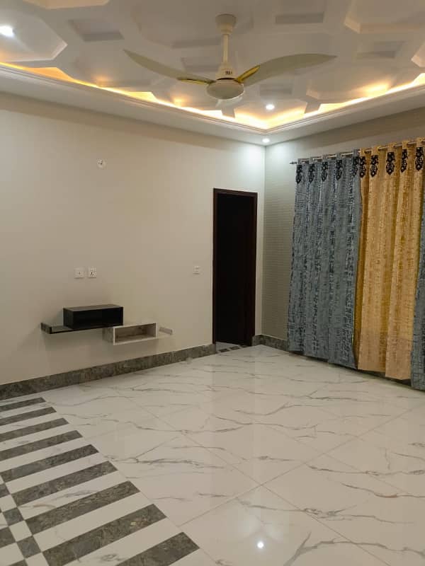 10 Marla Brand New Luxury First Entry Upper Portion Lower Locked For Rent In Bahria Town Lahore 5