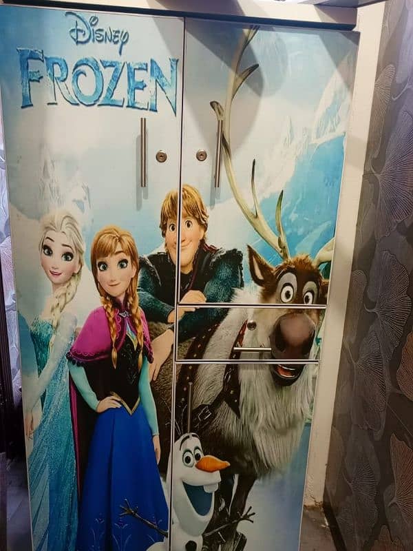 Frozen Theme Wooden Almari 8