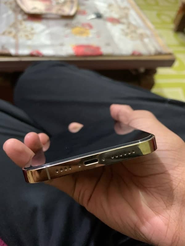 iphone 13pro mex 10/9 Gold calur 4