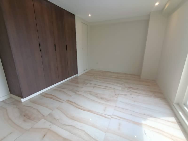 2164 Square Feet Flat In Beautiful Location Of Gulberg In Gulberg 10