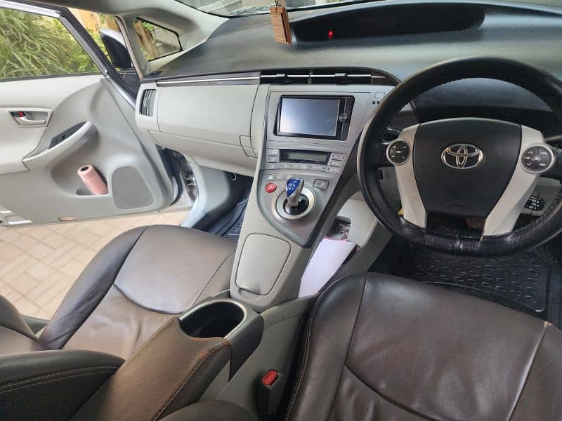 Toyota Prius 2013 9