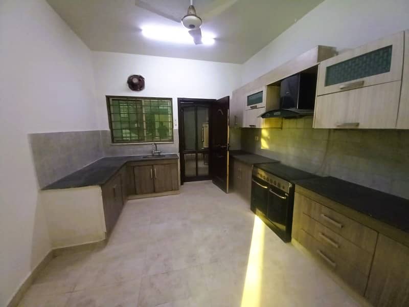 Modern Living 10 Marla Apartment For Sale In Askari 11 0