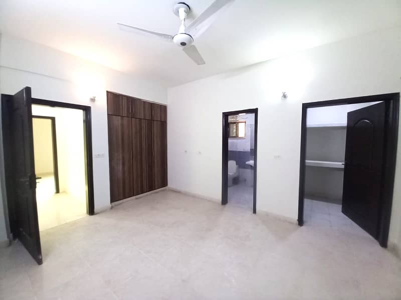 10 MARLA FAMILY APARTMENT FOR SALE IN ASKARI 11 SECTOR B 0