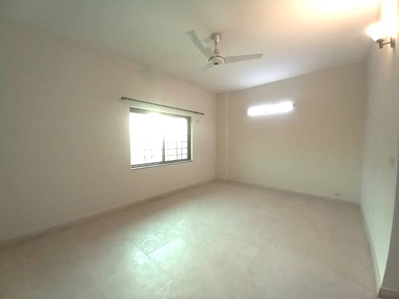 10 MARLA FAMILY APARTMENT FOR SALE IN ASKARI 11 SECTOR B 1