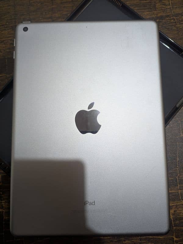 Apple iPad 5th Generation (128GB) 4