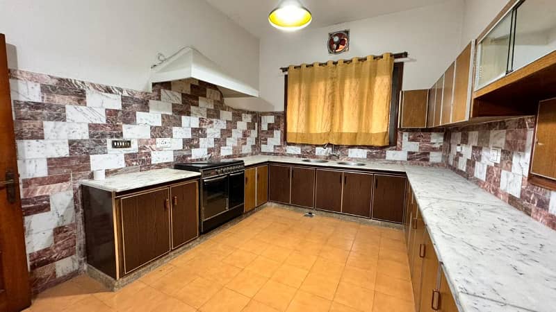 1.5 Kanal Fully Furnished Upper Portion for rent in F-10 Islamabad. 3