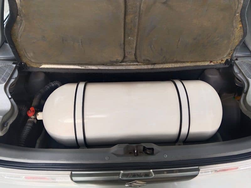 Suzuki cultus company fitted CNG kit and cylinder 0