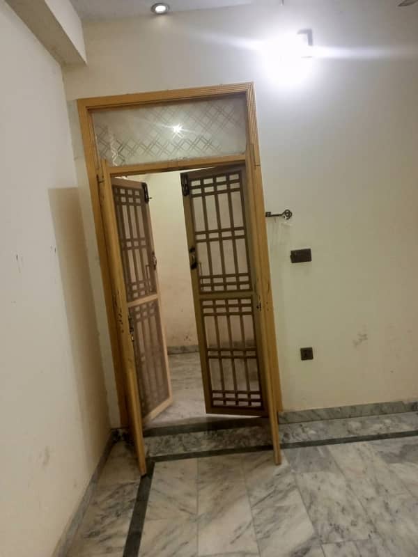 Ghouri town pH 4c2 2bed bechlar Falt For Rent water electrity Available Ghouri town 1