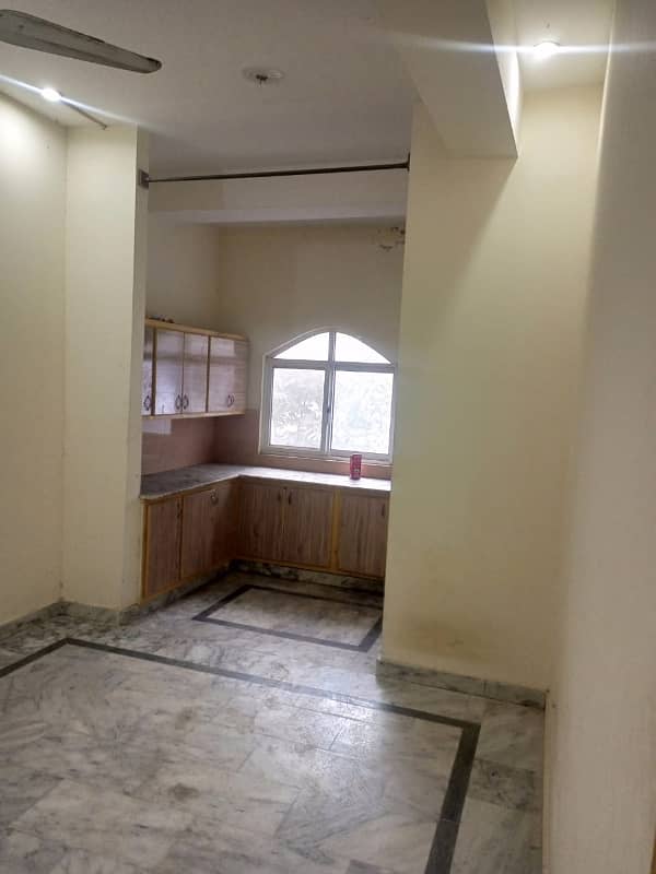 Ghouri town pH 4c2 2bed bechlar Falt For Rent water electrity Available Ghouri town 2