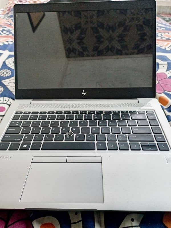 hp elietbook 840 G5 0