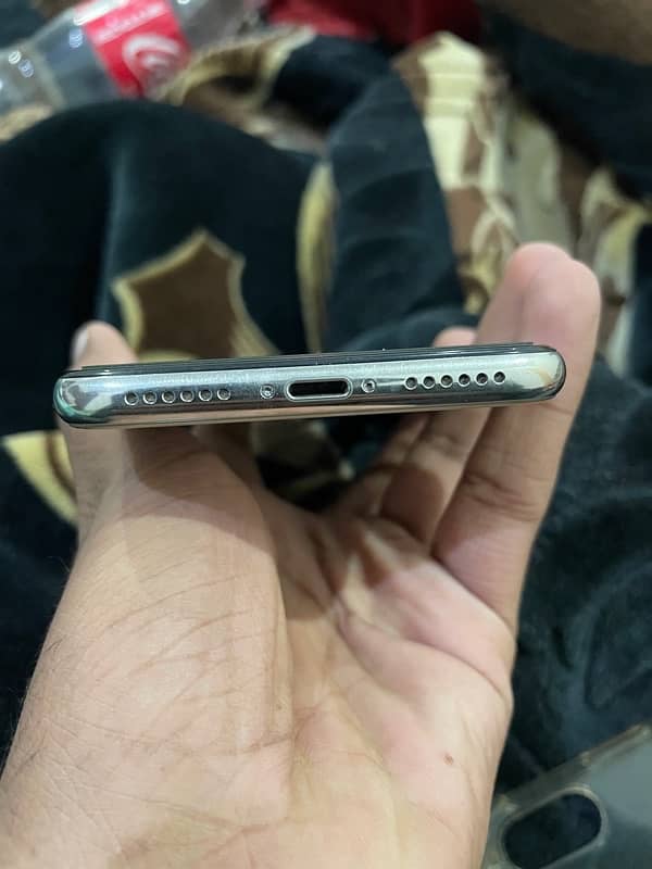 iPhone X pta aproved 64GB White 4