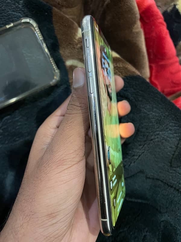 iPhone X pta aproved 64GB White 5