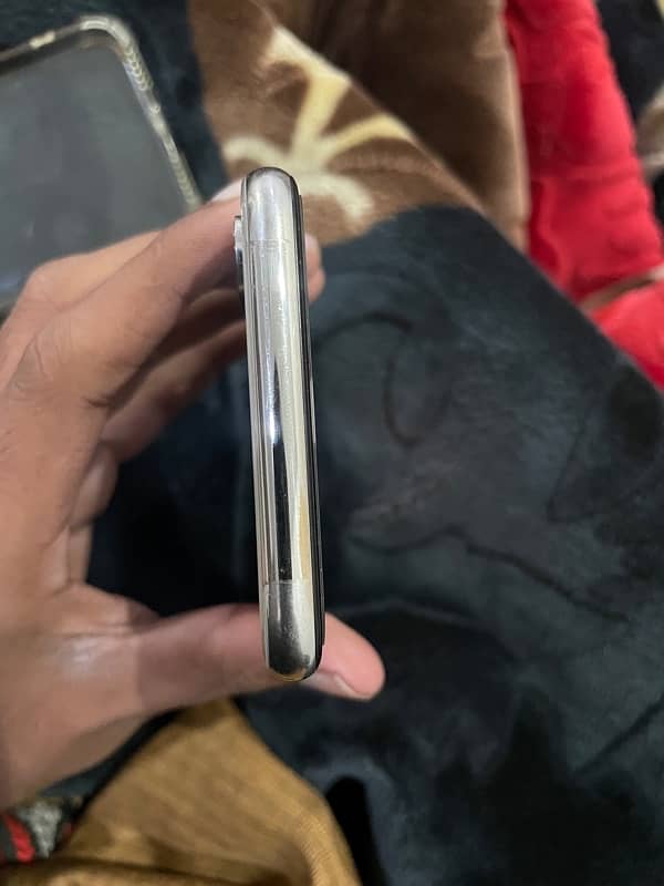 iPhone X pta aproved 64GB White 6