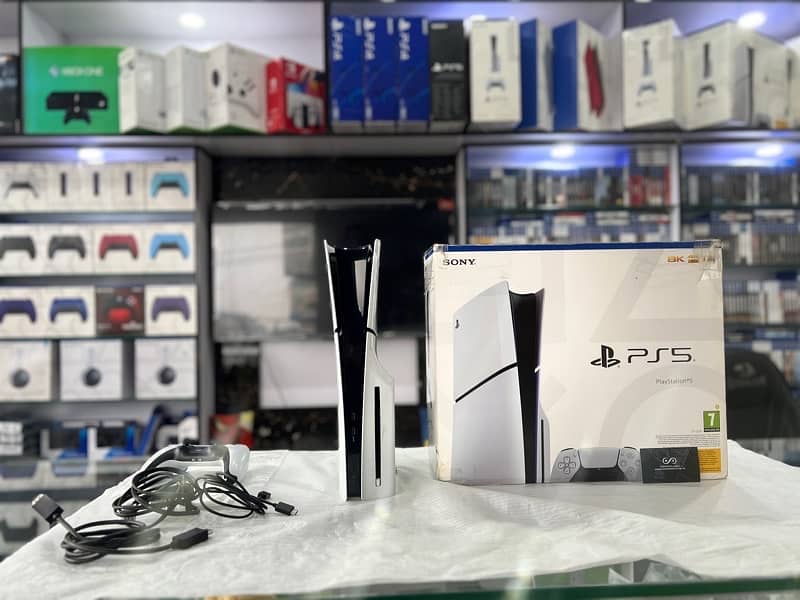 PS5 slim 1TB uk model complete box 2