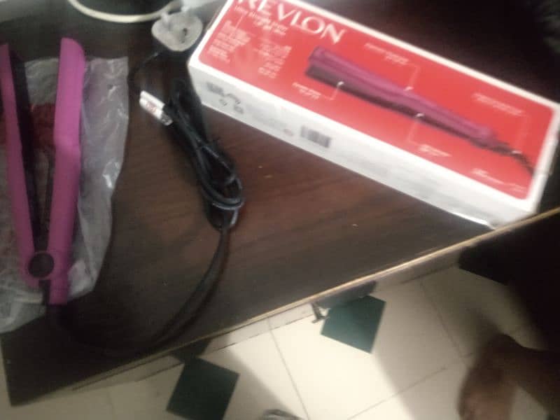 revlon straightner 1