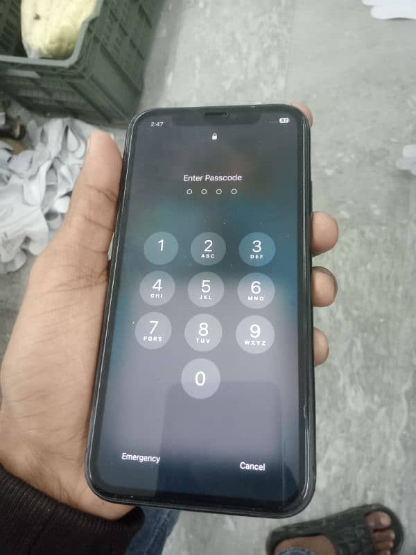 i phone 11 black colour jv 2 month Sim time battery health 92 4