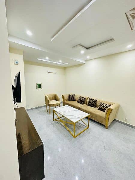 One bed luxury apartment for short stay like(3to4)hours in bahria town 3