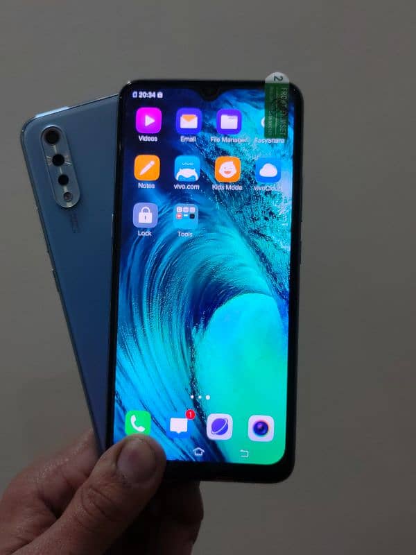 Vivo S1 8/256 Super AMOLED Display 4