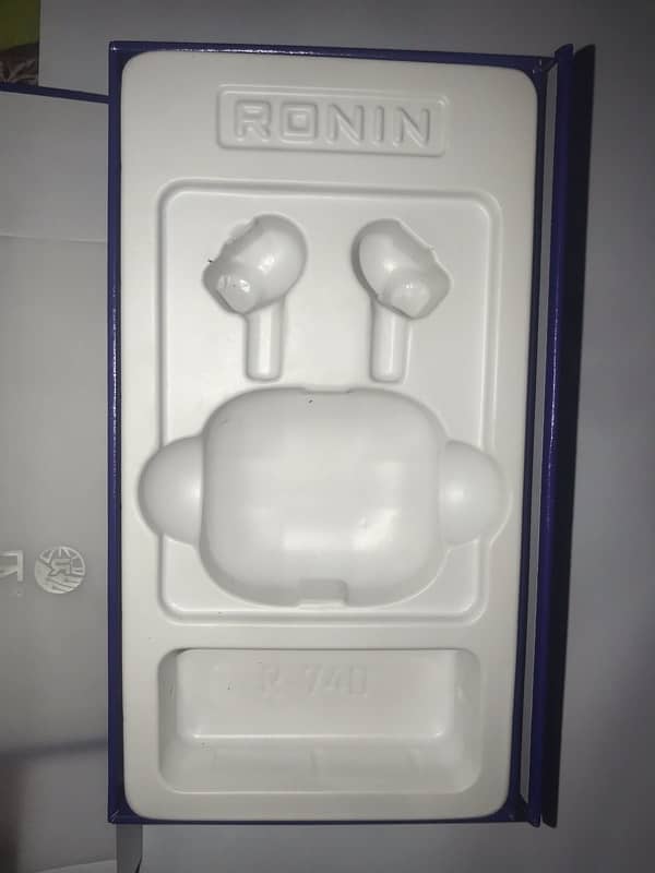 Ronin R-740 original airpods black color 5