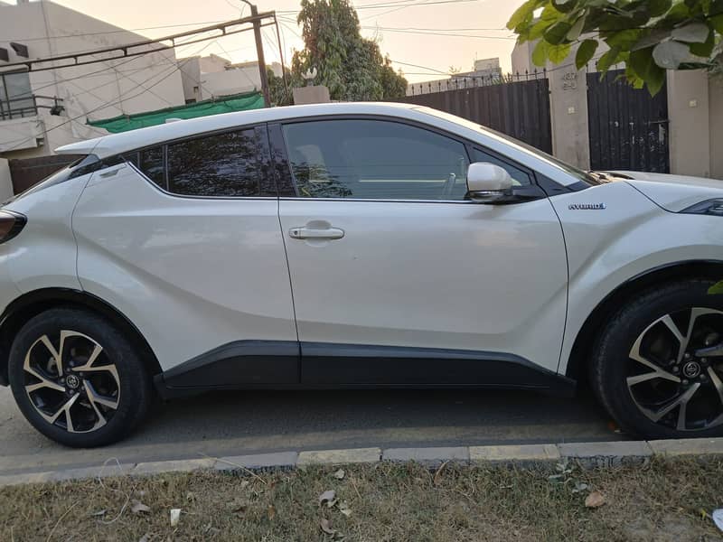 Toyota C-HR 2017 1