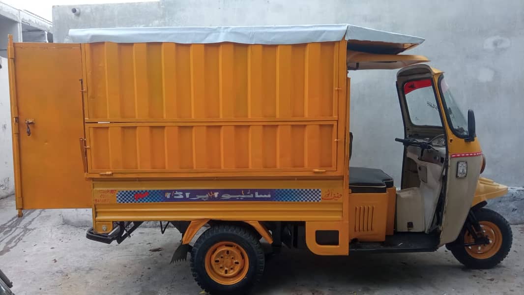 SIWA PRADA LOADER (Cabin hudd)RIKSHAW-2018 1