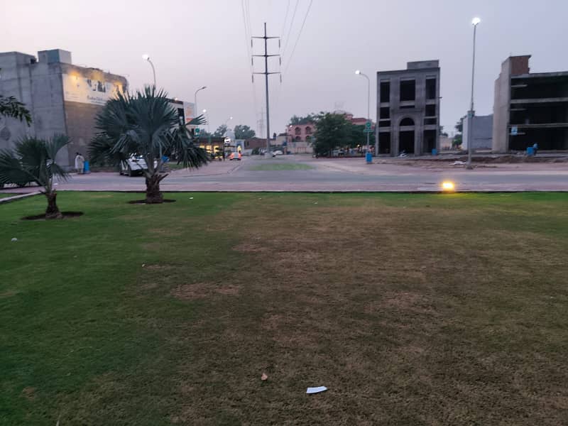 8 Kanal Prime Commercial Plot for Rent at Koh-i-Noor, Faisalabad 5