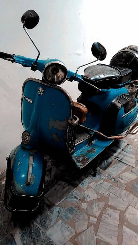 Vespa Scooter 1