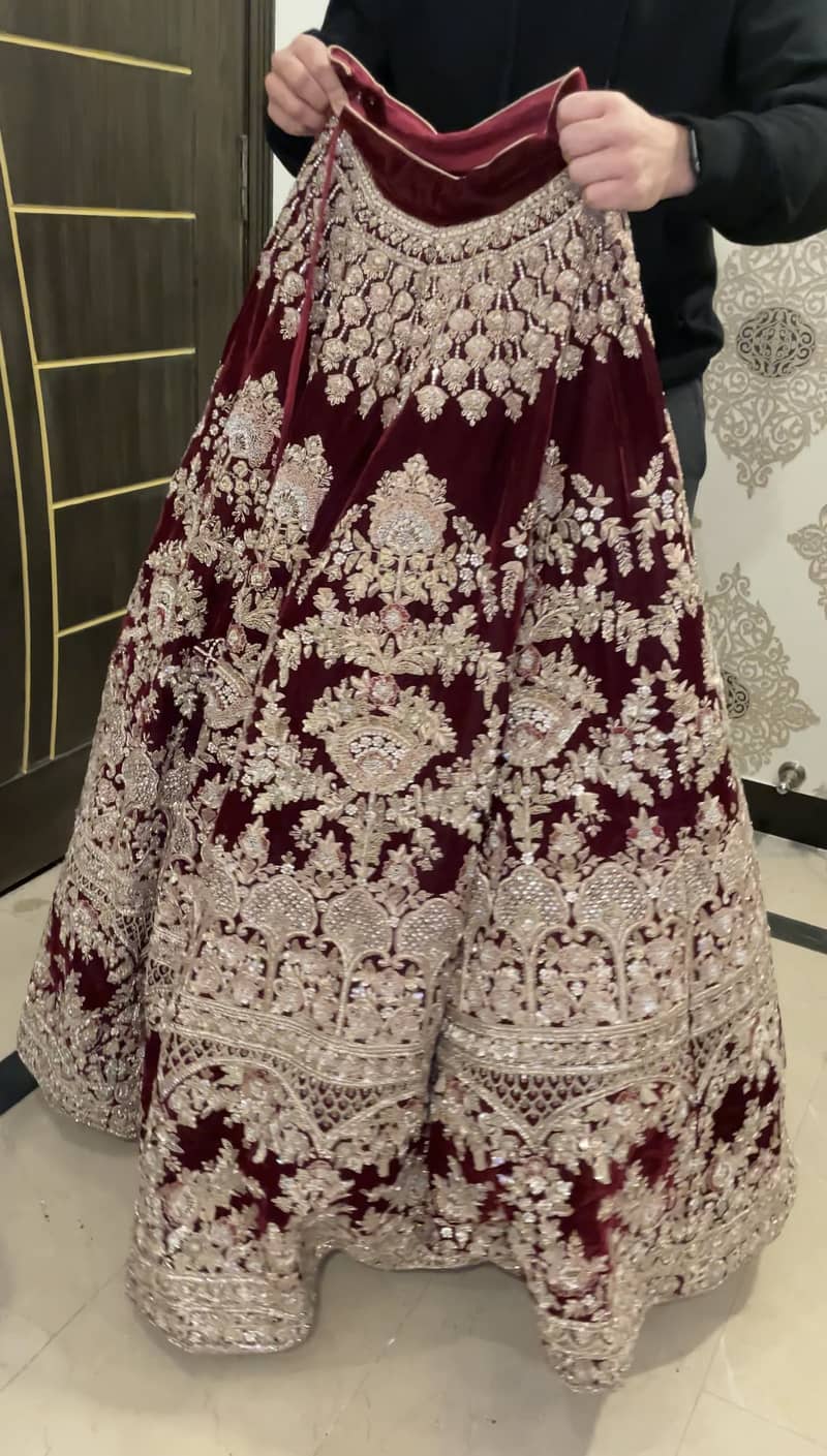 Very heavy indian bridal lehnga bought from Dubai brand name (Dimple) 4