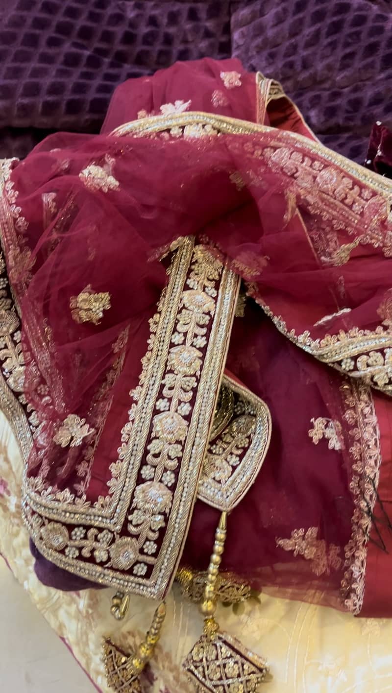 Very heavy indian bridal lehnga bought from Dubai brand name (Dimple) 5