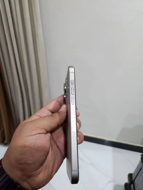 i phone 15 pro max 256 gb Natural Titanium Non PTA JV 6