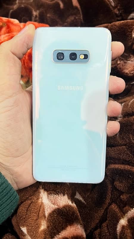 samsung s10e 10/10 cond 4