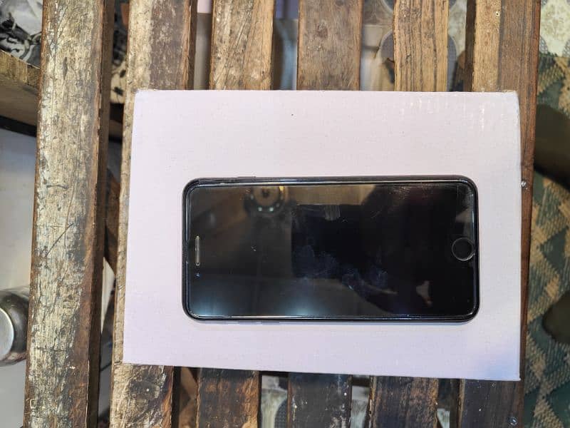 iphone 7plus PTA APPROVED 128GB one hand used 10/8 condition no repair 3