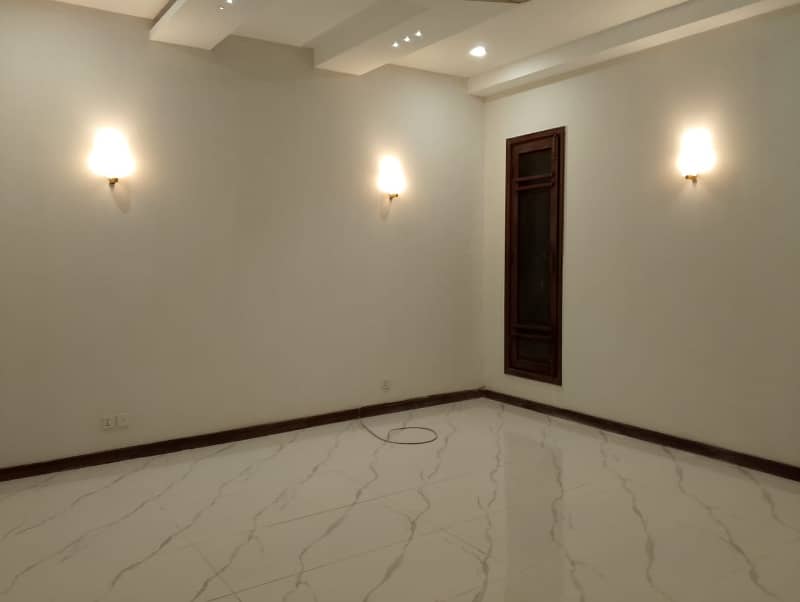 300 SQUARE YARDS BRAND NEW BUNGALOW FOR RENT PHASE VIII DHA KARACHI 1