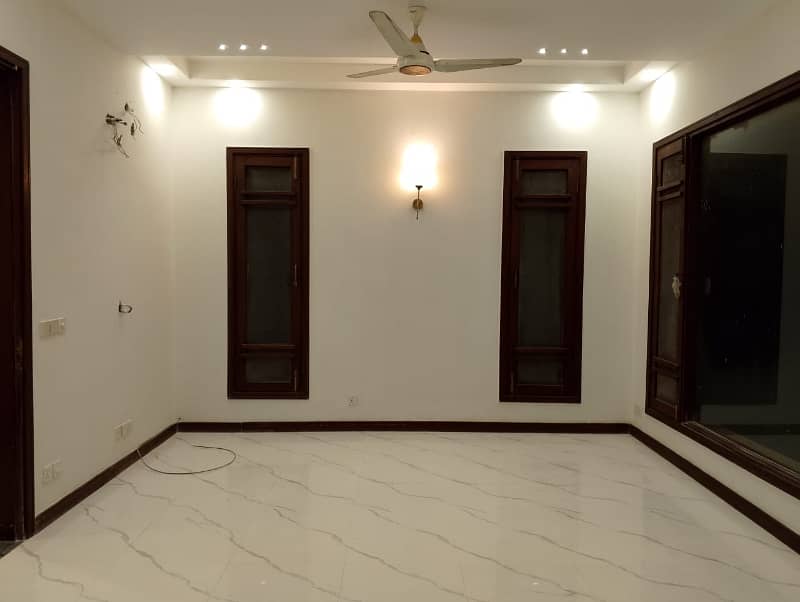 300 SQUARE YARDS BRAND NEW BUNGALOW FOR RENT PHASE VIII DHA KARACHI 14