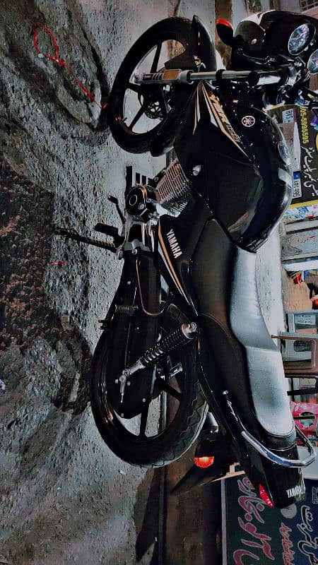 yamaha ybr 125 black colour 6